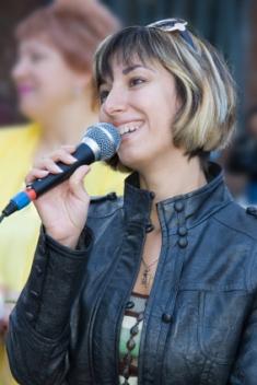 babyShower Idea. bring a book; not a card.