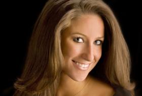 Lindsay Roberts, The Gift Insider