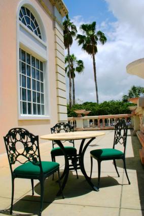 How to Buy Patio Furniture