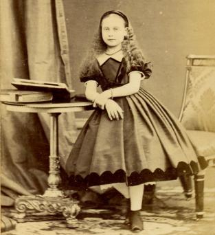Little girl in Civil War-era clothing