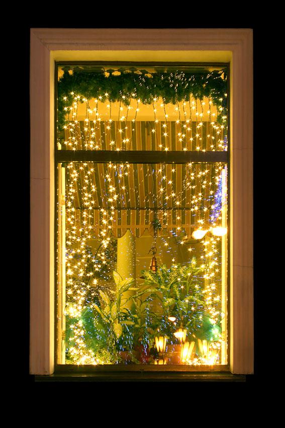 Christmas Window Decoration Ideas [Slideshow]