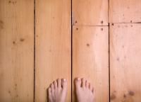 Vinegar cleans hardwood floors