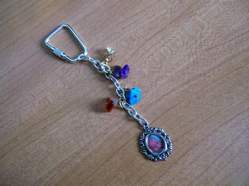 How to Make Key Chains with Beads [Slideshow]