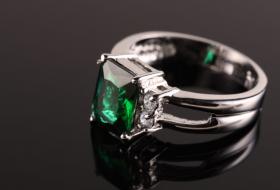 Emerald and diamond wedding set