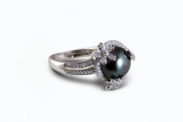 black pearl ring