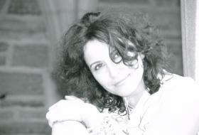 Elizabeth Khan