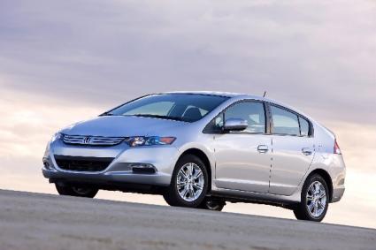How Many Hybrid Cars Are on the Road