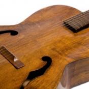 Archtop акустичної гітари