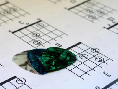 Picks and guitar chord charts