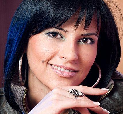 Hair With Blue Highlights. hair with lue highlights.