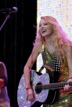 taylor swift songs free download. Play Slideshow: Taylor Swift