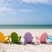 sedie su una spiaggia