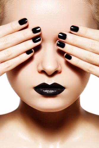 black short nails