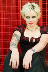 donna con tatuaggi
