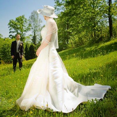 Beautiful Wedding Ideas on Spring Wedding Themes  Slideshow