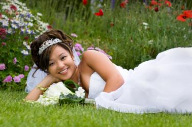 http://cf.ltkcdn.net/weddings/images/std/100478-375x249-Asian_Bride.jpg