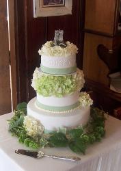 Irish wedding cake image courtesy of Erin Gardner, Wild Orchid Baking Co.