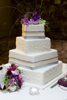 Birthday Cakes Walmart on Four Tier Wedding Cake  From Classic Buttercream Tiers To Modern