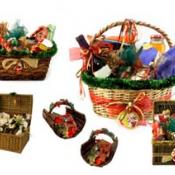 Wine gift baskets come in a variety of sizes and shapes.
