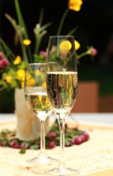Sparkling wine and Champagne; © Brebca | Dreamstime.com