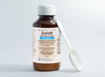 Botella de Zoloft líquido