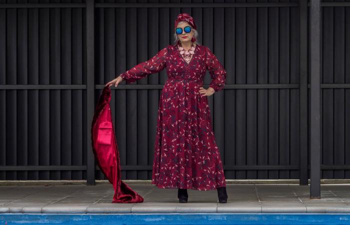 Mujer madura con estilo boho
