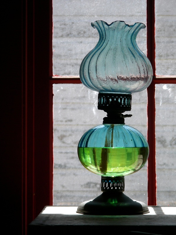 Antique Oil Lamp Pictures Lovetoknow Antique Oil Lamp Pictures Lovetoknow, Styles Of Oil Lamps