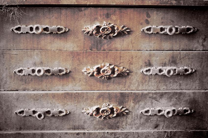 Types of Antique Drawer Pulls With Pictures | LoveToKnow