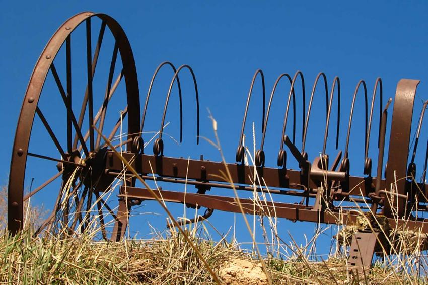 Antique Hay Rake From Hand Tools to TractorDrawn LoveToKnow