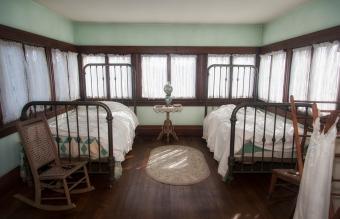 Old-fashioned Nursery in Circa 1898