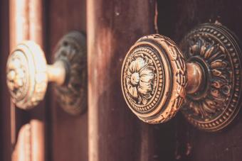 Antique Door Knobs: Identification and Values of Classic Styles