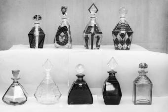 https://cf.ltkcdn.net/antiques/images/slide/290093-850x567-victorian-glass-decanters.jpg