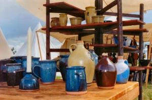 Bargaining in flea markets for interior design furniture