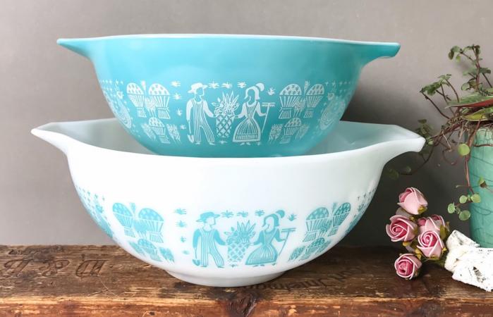 Vintage Pyrex butterprint amish