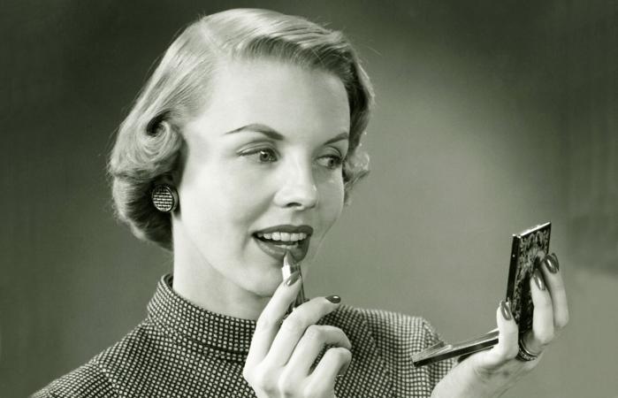woman applying lipstick