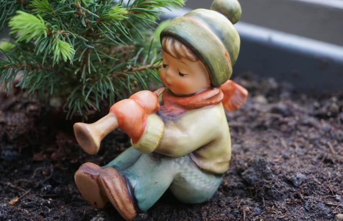 Goebel Hummel Figurine