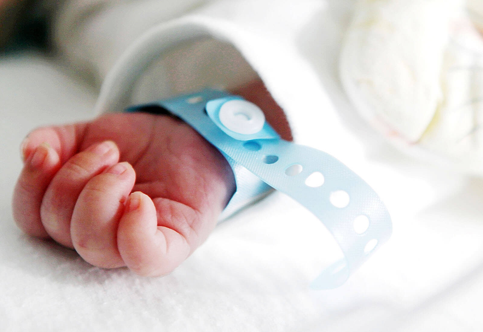 babies addicted to drugs