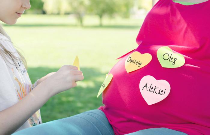 choosing baby names