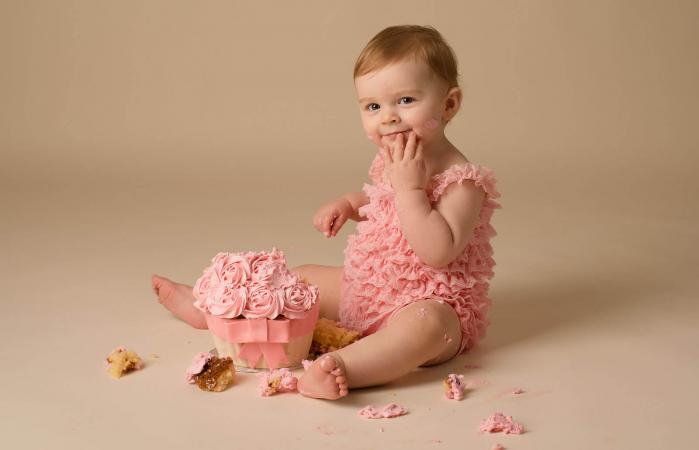 Baby smashing cake
