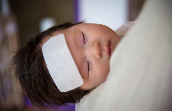 bebé varón con fiebre