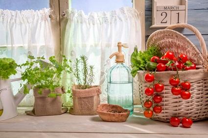 Sheer cafe-style curtain