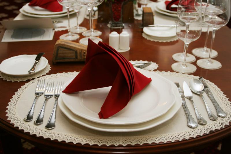 Placemats for Round Tables LoveToKnow