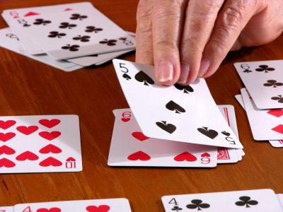 Play Regular Solitaire