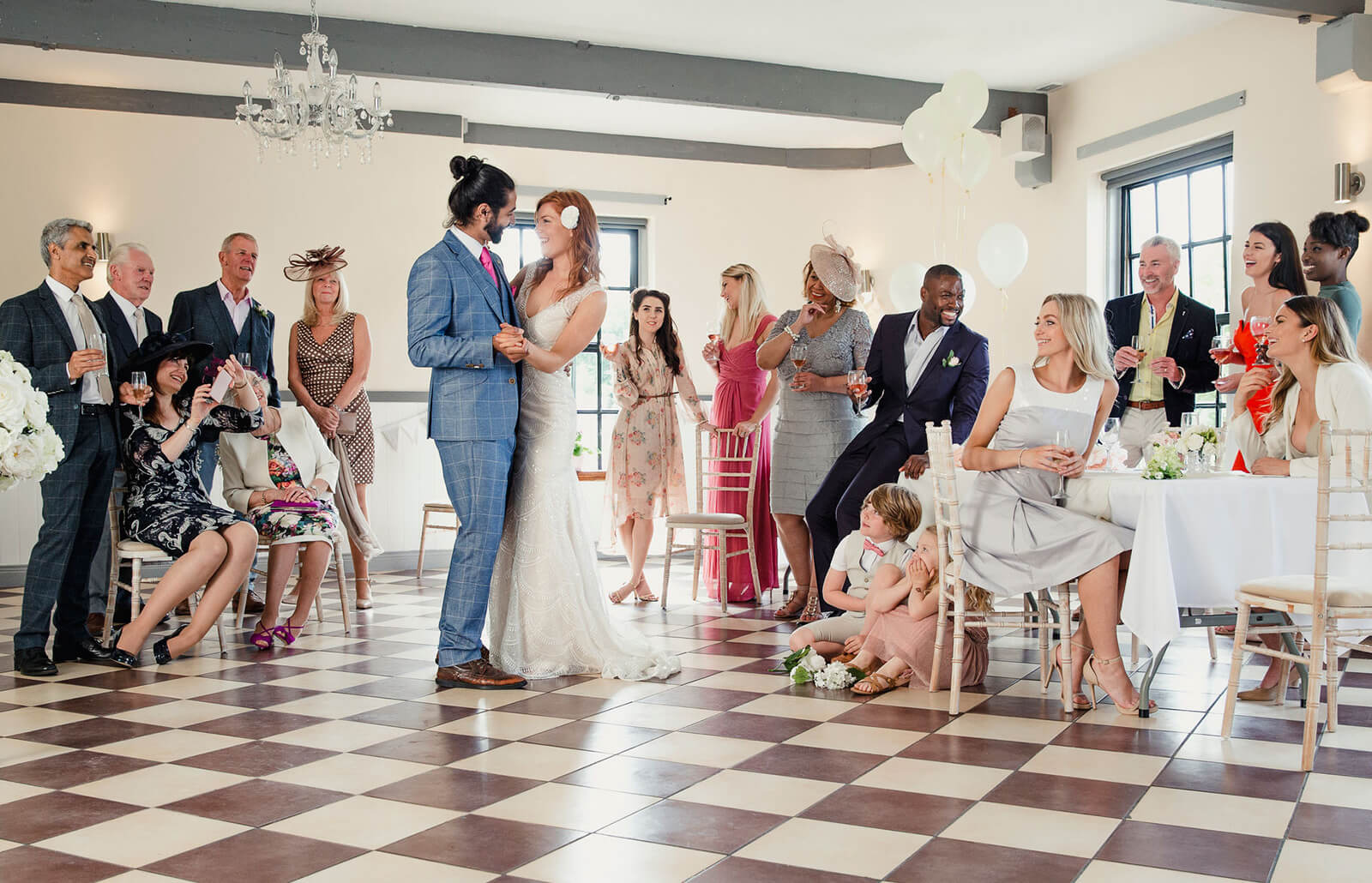 recien-casados-bailando.jpg