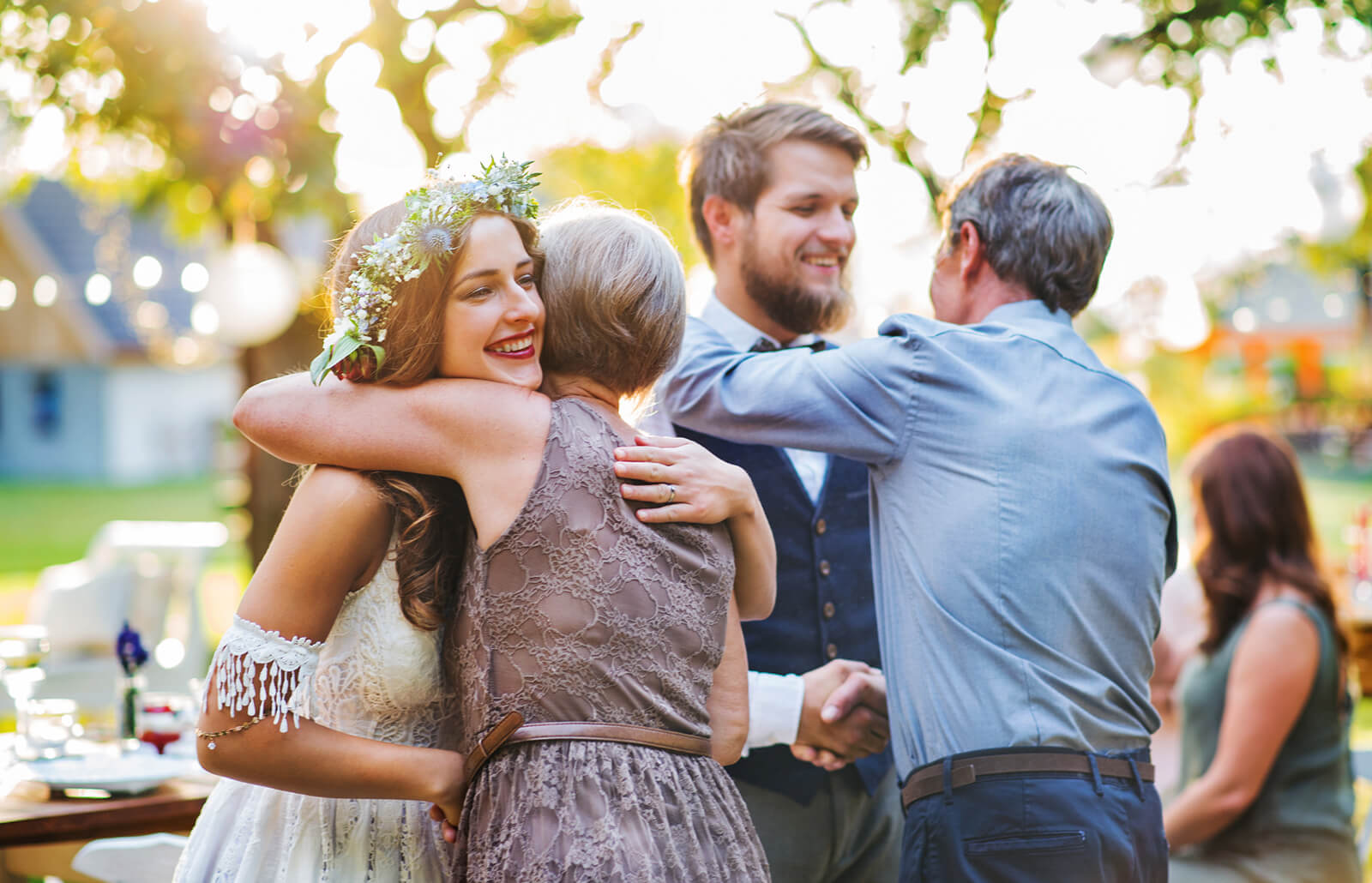 invitados-felicitando-novios.jpg