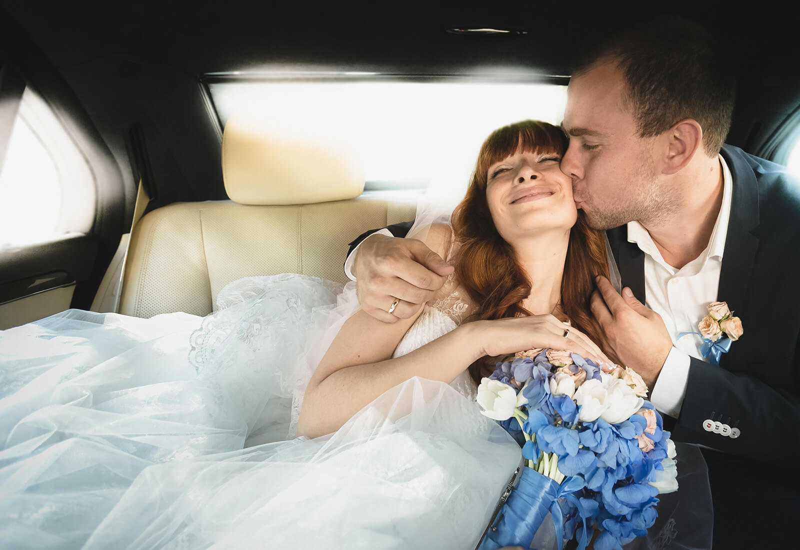 recien-casados-coche.jpg