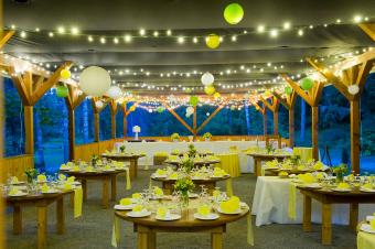 Luces en la recepción de la boda