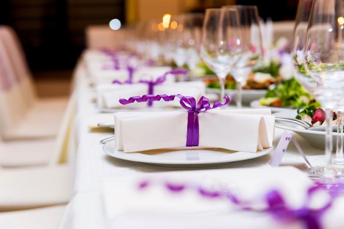 Mesa en la recepción de la boda