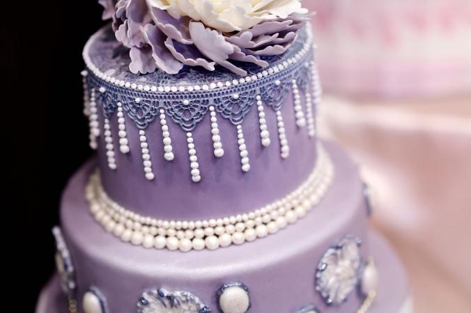 Pastel de bodas morado
