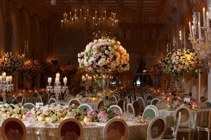 Recepción de boda con flores